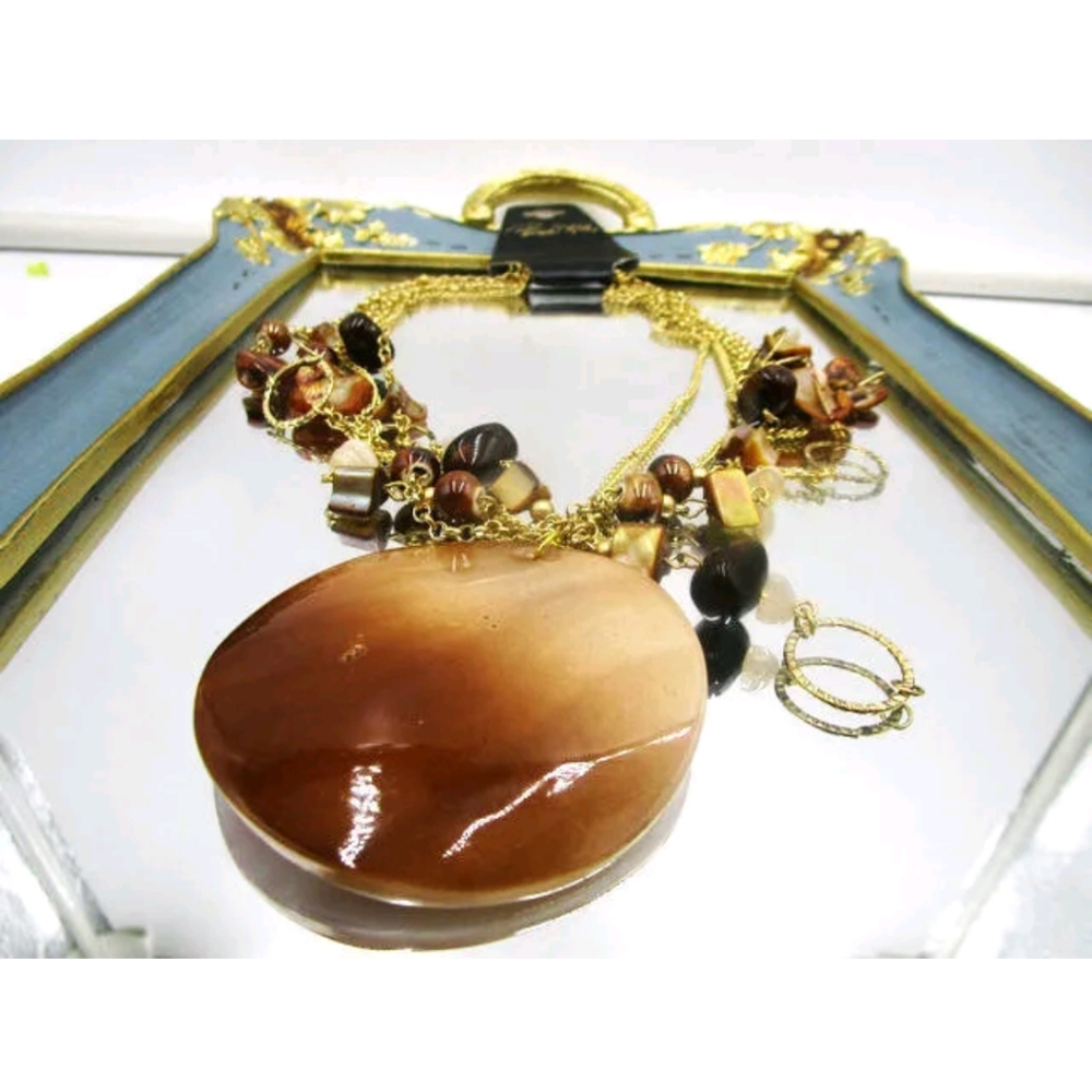 New multicolor browns beaded pendant necklace